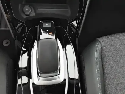 Photo 13 Peugeot 2008  Moteur électrique 136 ch