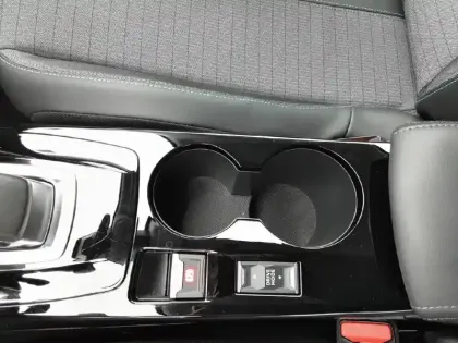 Photo 24 Peugeot 2008  Moteur électrique 136 ch