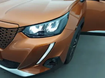 Photo 15 Peugeot 2008  Moteur électrique 136 ch