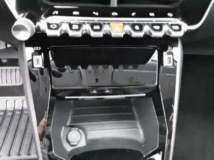 Photo 17 Peugeot 2008  Moteur électrique 136 ch