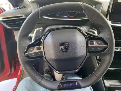 Photo 13 Peugeot 208  Hybrid 110 e-DCS6