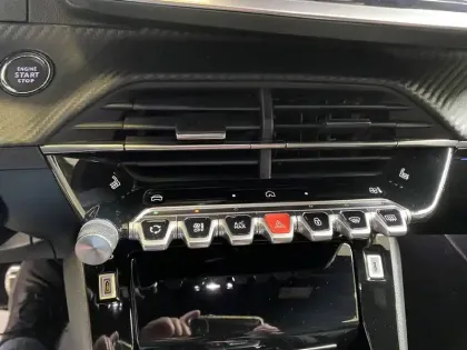 Photo 18 Peugeot 208  Hybrid 110 e-DCS6