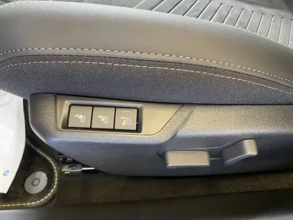 Photo 11 Peugeot 208  Hybrid 110 e-DCS6