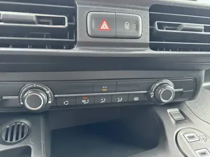 Photo 19 Peugeot Partner E- FOURGON M 800 KG 136 CH BATTERIE 54 KWH