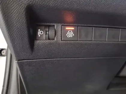 Photo 50 Peugeot 208  PureTech 100 S&S BVM6