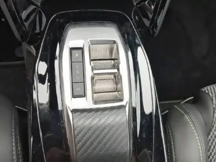 Photo 33 Peugeot 2008  Hybrid 145 e-DCS6