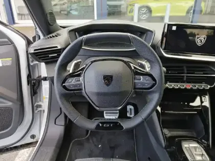 Photo 28 Peugeot 2008  Hybrid 145 e-DCS6