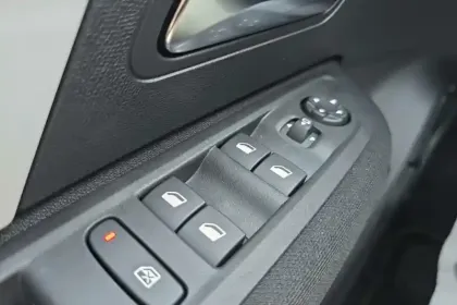 Photo 19 Citroën C4  Hybride 145 e-DCS6