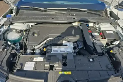 Photo 12 Citroën C4  Hybride 145 e-DCS6