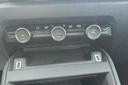 Photo 17 Citroën C4  Hybride 145 e-DCS6