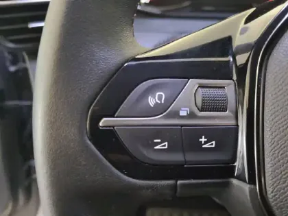 Photo 56 Peugeot 208  PureTech 100 S&S BVM6