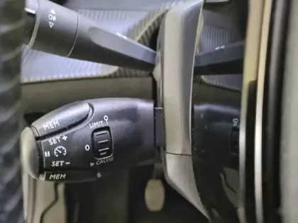 Photo 55 Peugeot 208  PureTech 100 S&S BVM6