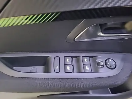 Photo 59 Peugeot 208  PureTech 100 S&S BVM6