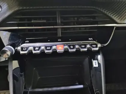 Photo 54 Peugeot 208  PureTech 100 S&S BVM6