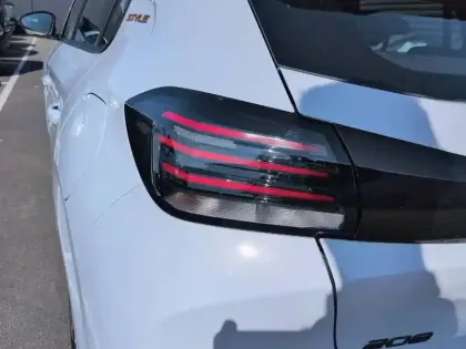 Photo 16 Peugeot 208  Hybrid 110 e-DCS6