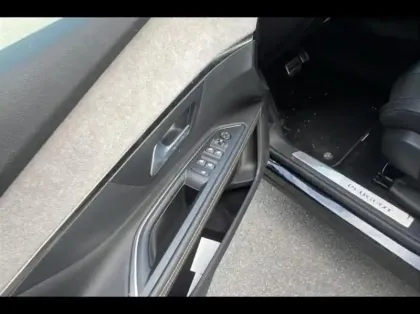 Photo 13 Peugeot 5008  Hybrid 136ch GT e-DCS6