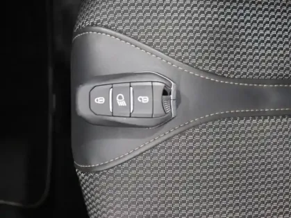 Photo 14 Peugeot 3008  HYBRID 225ch GT e-EAT8