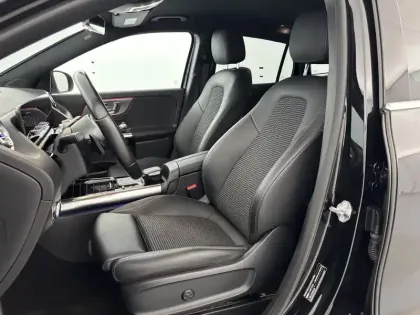 Photo 17 Mercedes GLA  250 e 8G-DCT