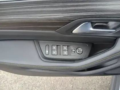 Photo 43 Peugeot 508  Hybrid4 360 e-EAT8 Peugeot Sport Engineered