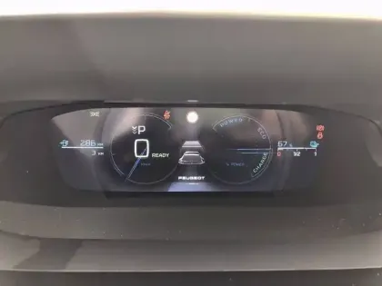 Photo 29 Peugeot 408  Electrique 58 kWh 210ch