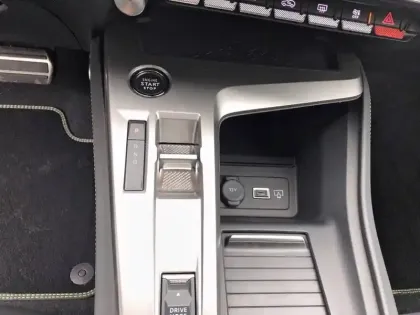 Photo 33 Peugeot 408  Electrique 58 kWh 210ch