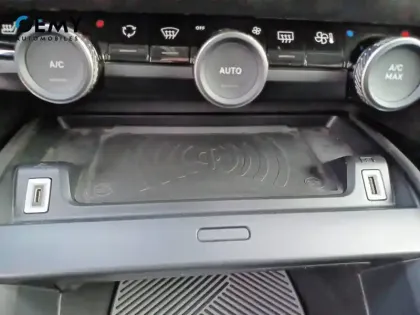 Photo 39 Citroën C4 e- 136 ch Automatique