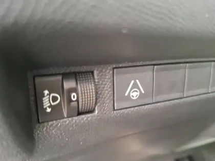 Photo 18 Peugeot 208  Hybrid 100 e-DCS6