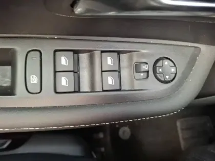 Photo 19 Peugeot 208  Hybrid 100 e-DCS6