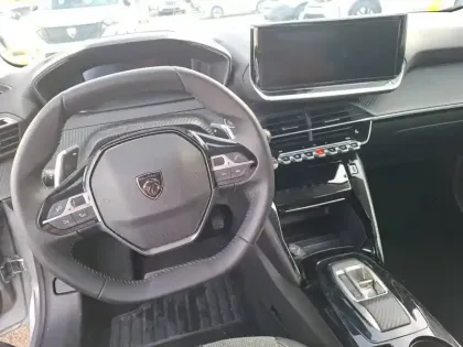 Photo 13 Peugeot 208  Hybrid 100 e-DCS6