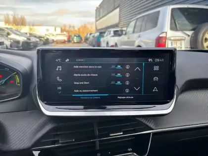 Photo 41 Peugeot 2008  Hybrid 145 e-DCS6