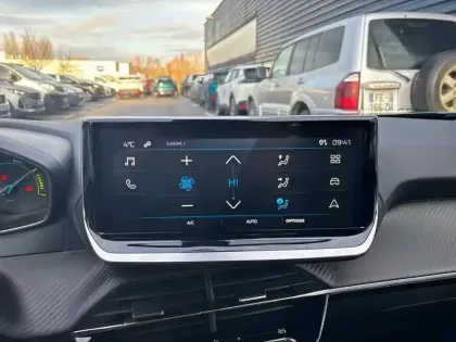 Photo 37 Peugeot 2008  Hybrid 145 e-DCS6