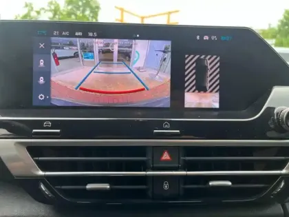 Photo 10 Citroën C4  PureTech 130ch S&S Shine