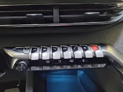 Photo 45 Peugeot 3008  Hybrid 225 e-EAT8