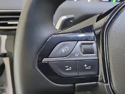 Photo 48 Peugeot 3008  Hybrid 225 e-EAT8