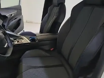 Photo 31 Peugeot 3008  Hybrid 225 e-EAT8