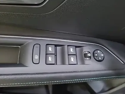 Photo 51 Peugeot 3008  Hybrid 225 e-EAT8