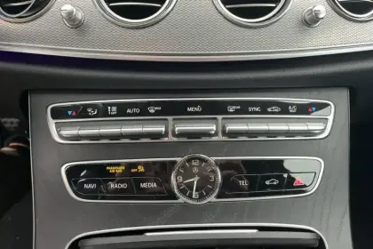 Photo 24 Mercedes Classe E  Break 53 EQBoost 9G-Tronic 4-Matic+