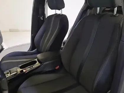 Photo 40 Peugeot 2008  BlueHDi 130 S&S EAT8