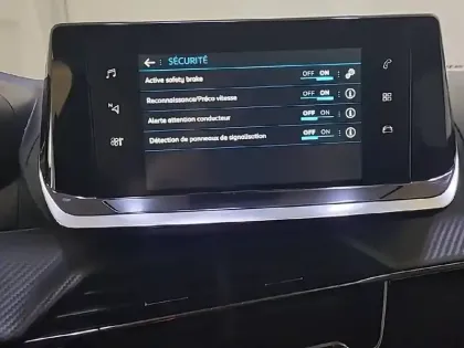 Photo 51 Peugeot 2008  BlueHDi 130 S&S EAT8