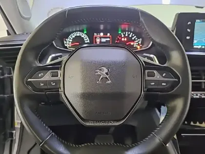 Photo 38 Peugeot 2008  BlueHDi 130 S&S EAT8