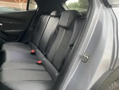 Photo 15 Peugeot 2008 II PureTech 130 S&amp;S GT