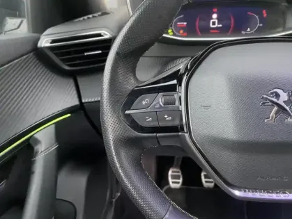 Photo 25 Peugeot 2008 II PureTech 130 S&amp;S GT