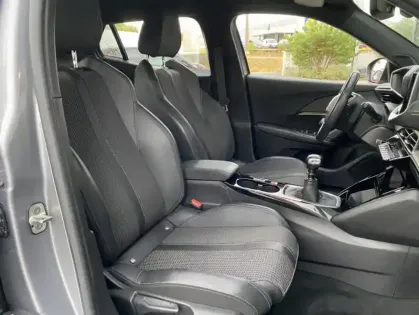 Photo 22 Peugeot 2008 II PureTech 130 S&amp;S GT