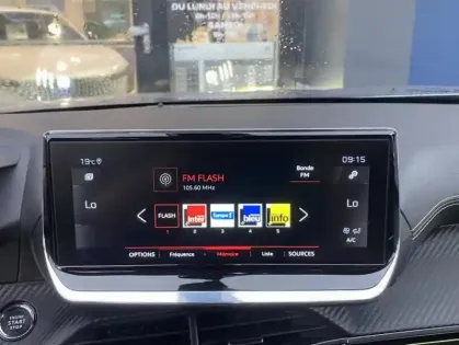 Photo 12 Peugeot 2008 II PureTech 130 S&amp;S GT