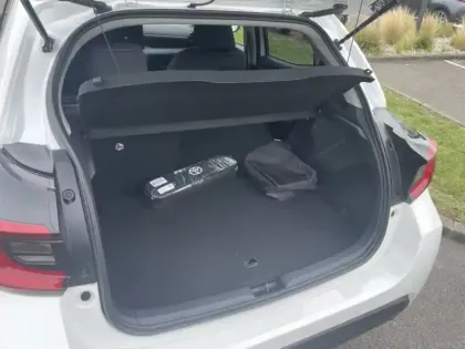 Photo 12 Toyota Yaris Hybride 116h Design PAC