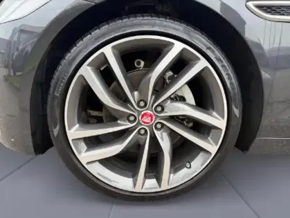 Photo 39 Jaguar Xf  D200 MHEV R-Dynamic HSE BVA8 AWD