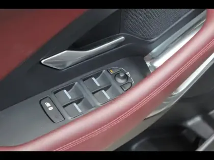 Photo 23 Jaguar E-Pace  P300e PHEV 309ch R-Dynamic S