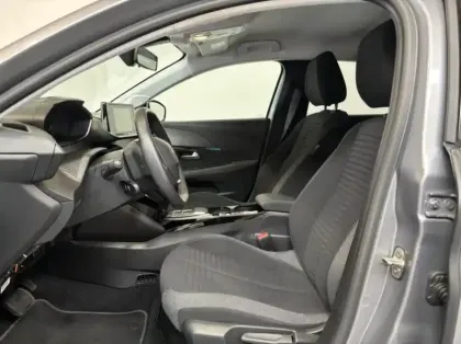 Photo 7 Peugeot 208  e- 136ch Style