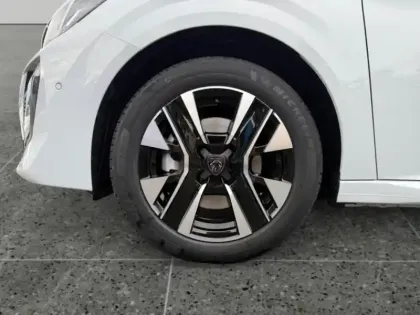 Photo 13 Peugeot 208  100 Allure GPS / CAMERA 360 / LED