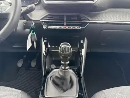 Photo 10 Peugeot 208  100 Allure GPS / CAMERA 360 / LED